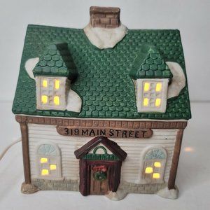 1994 Collection Ceramic 319 Main Street  Christmas Village House Lighted